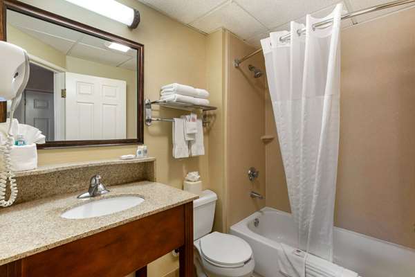 - Comfort Inn Auburn - I-290, Exit 13