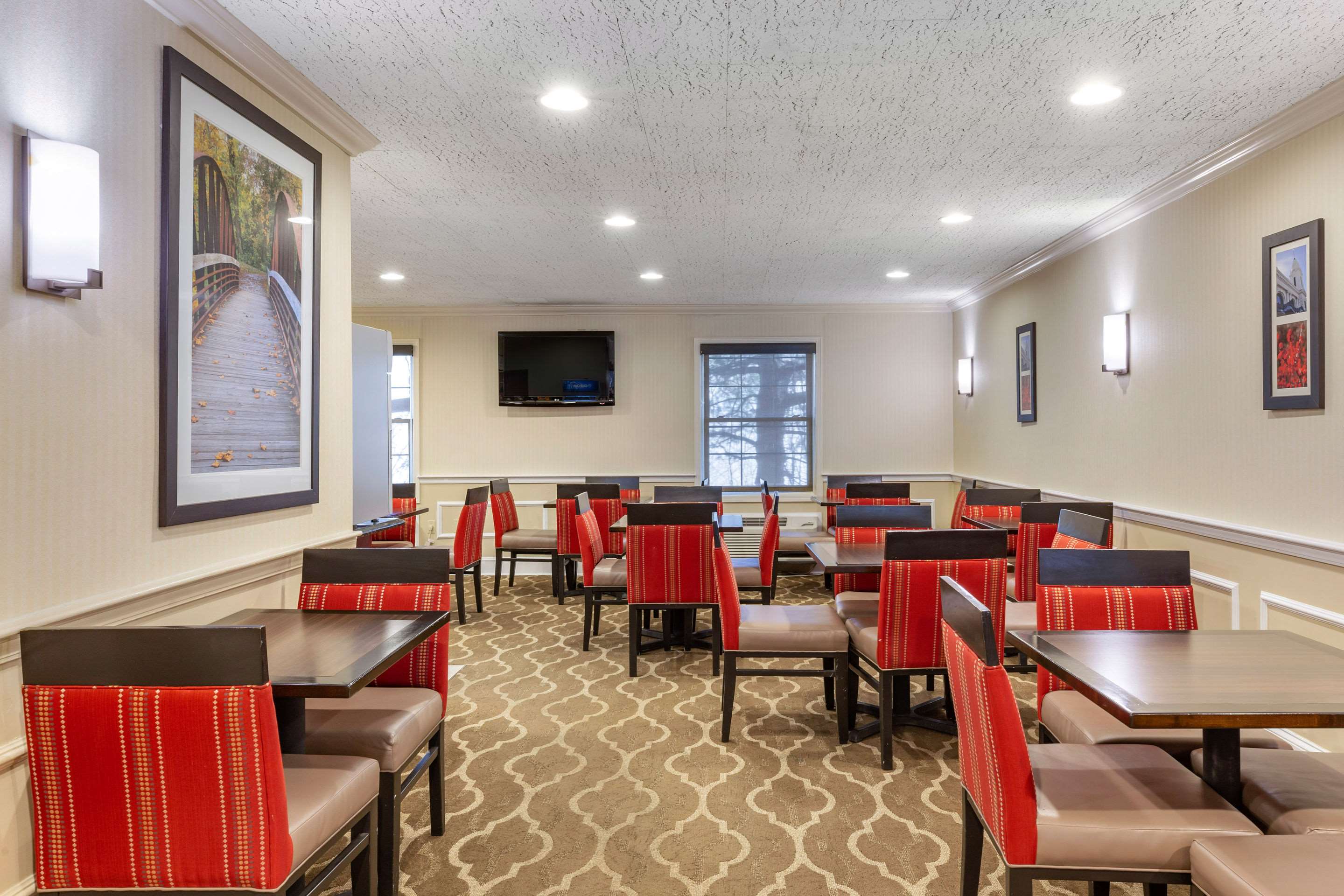 Breakfast area | Comfort Inn Auburn - Worcester