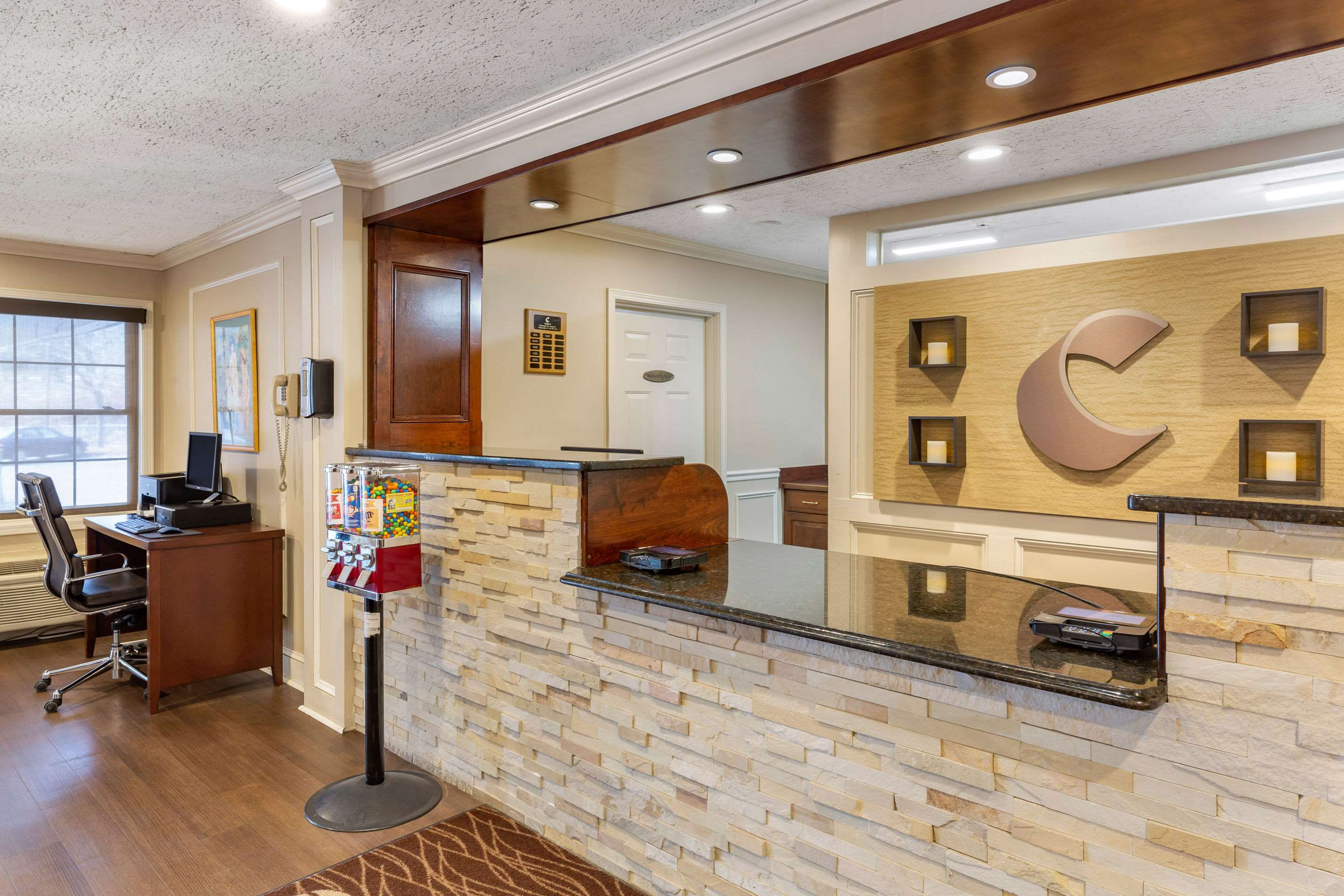 Front desk | Comfort Inn Auburn - Worcester
