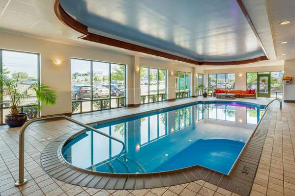Pool - Comfort Inn & Suites Logan Airport Revere