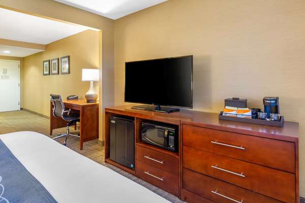 Suite - Comfort Inn & Suites Logan Airport Revere