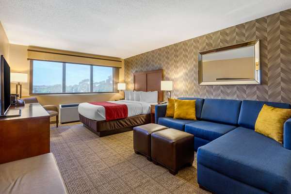 Suite - Comfort Inn & Suites Logan Airport Revere