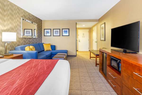 Suite - Comfort Inn & Suites Logan Airport Revere