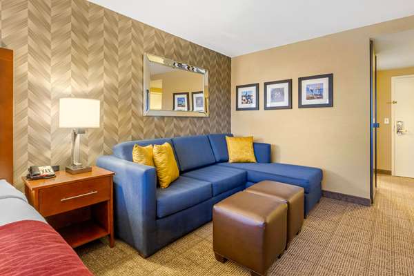 Suite - Comfort Inn & Suites Logan Airport Revere