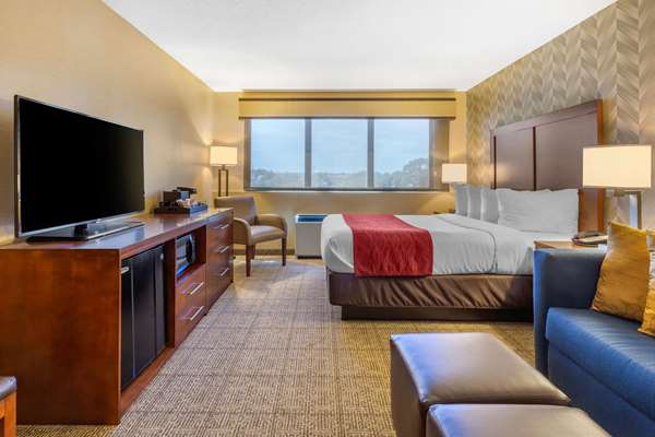 Suite - Comfort Inn & Suites Logan Airport Revere