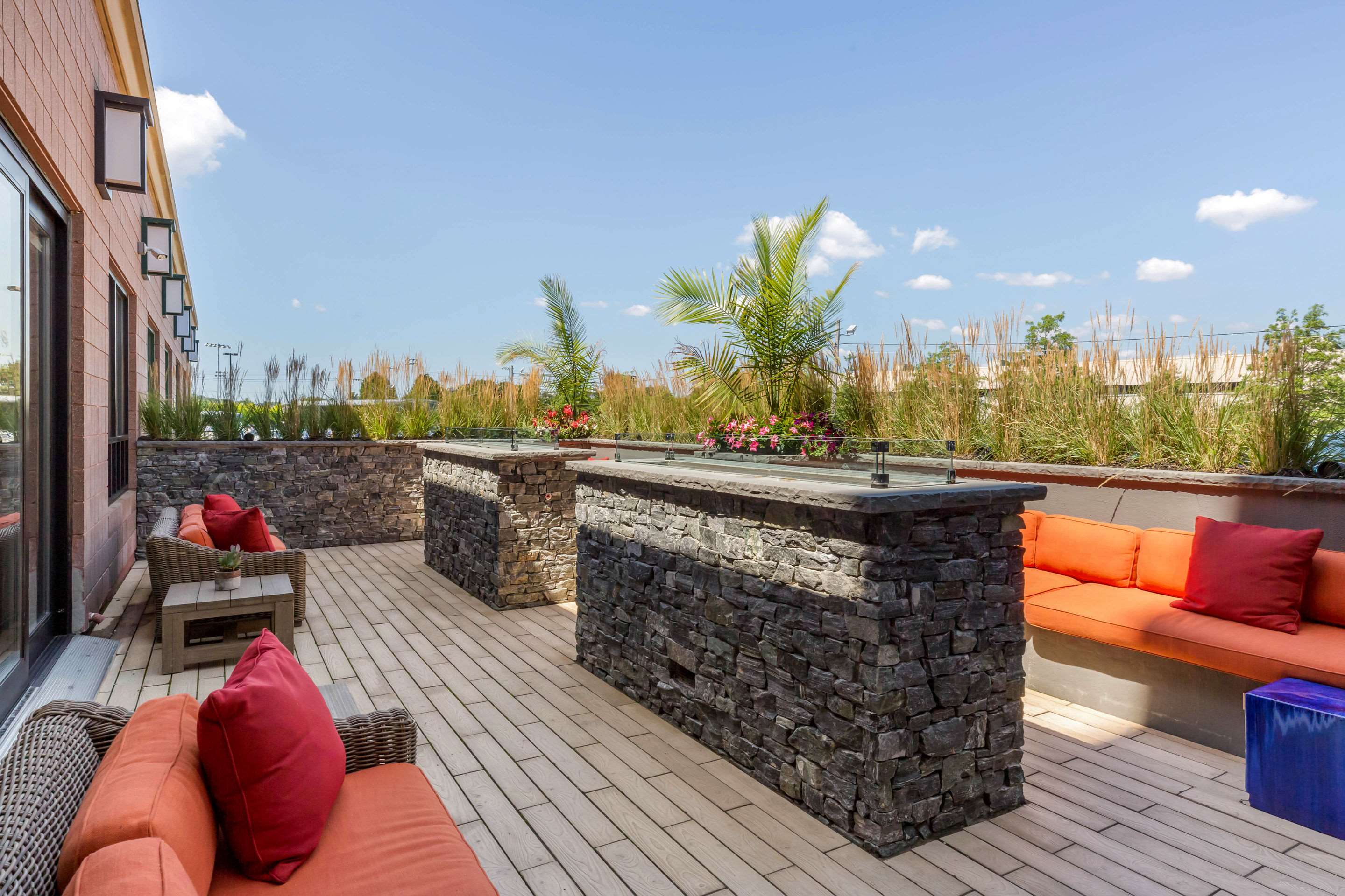 Hotel patio | Comfort Inn & Suites Logan International Airport
