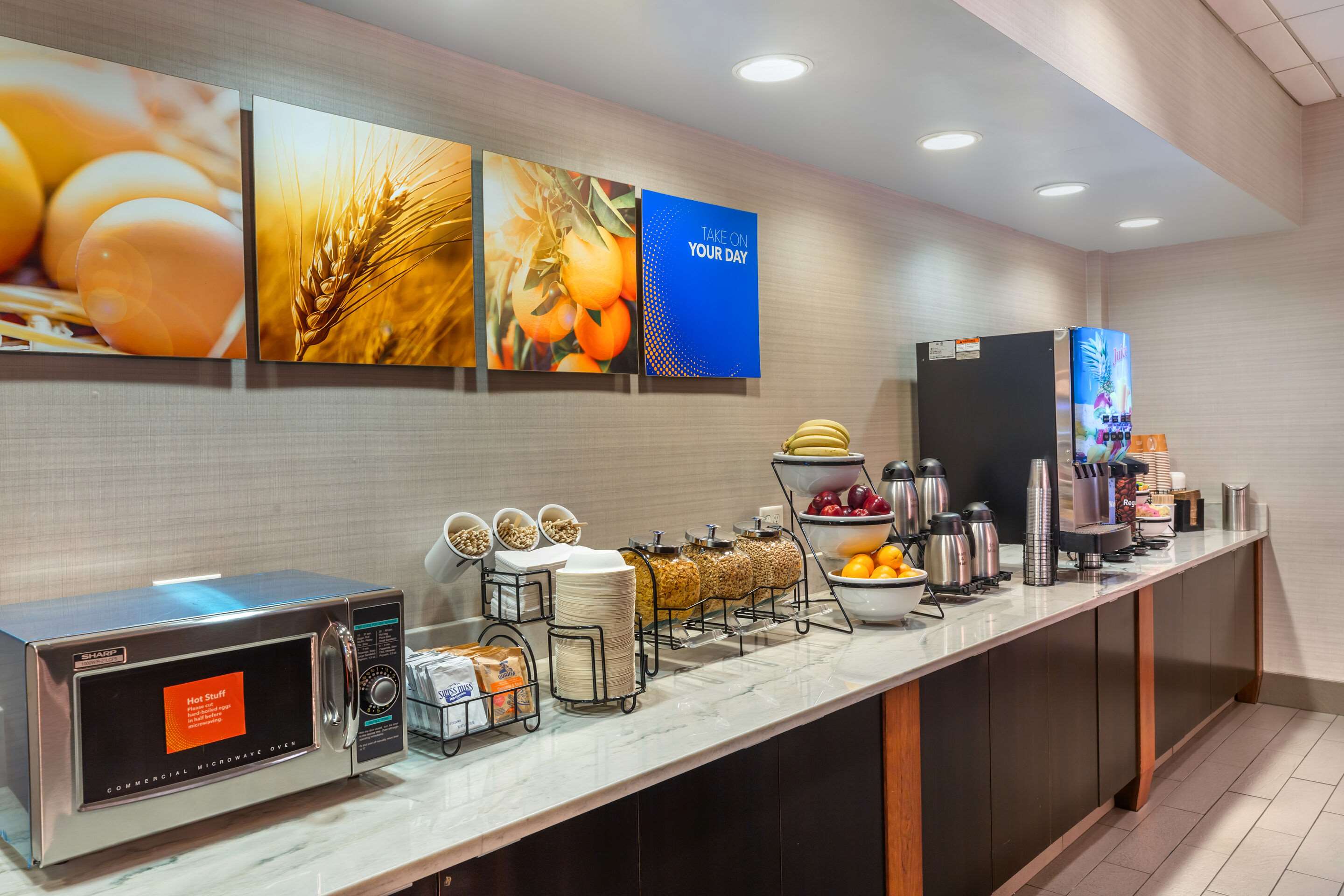 Breakfast area | Comfort Inn & Suites Logan International Airport