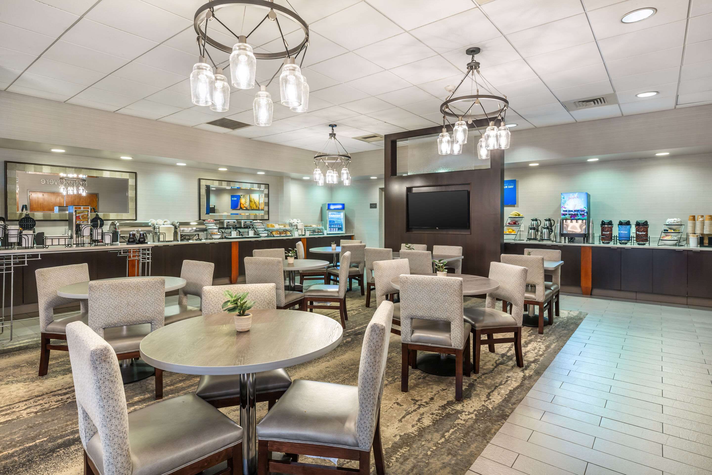 Breakfast area | Comfort Inn & Suites Logan International Airport