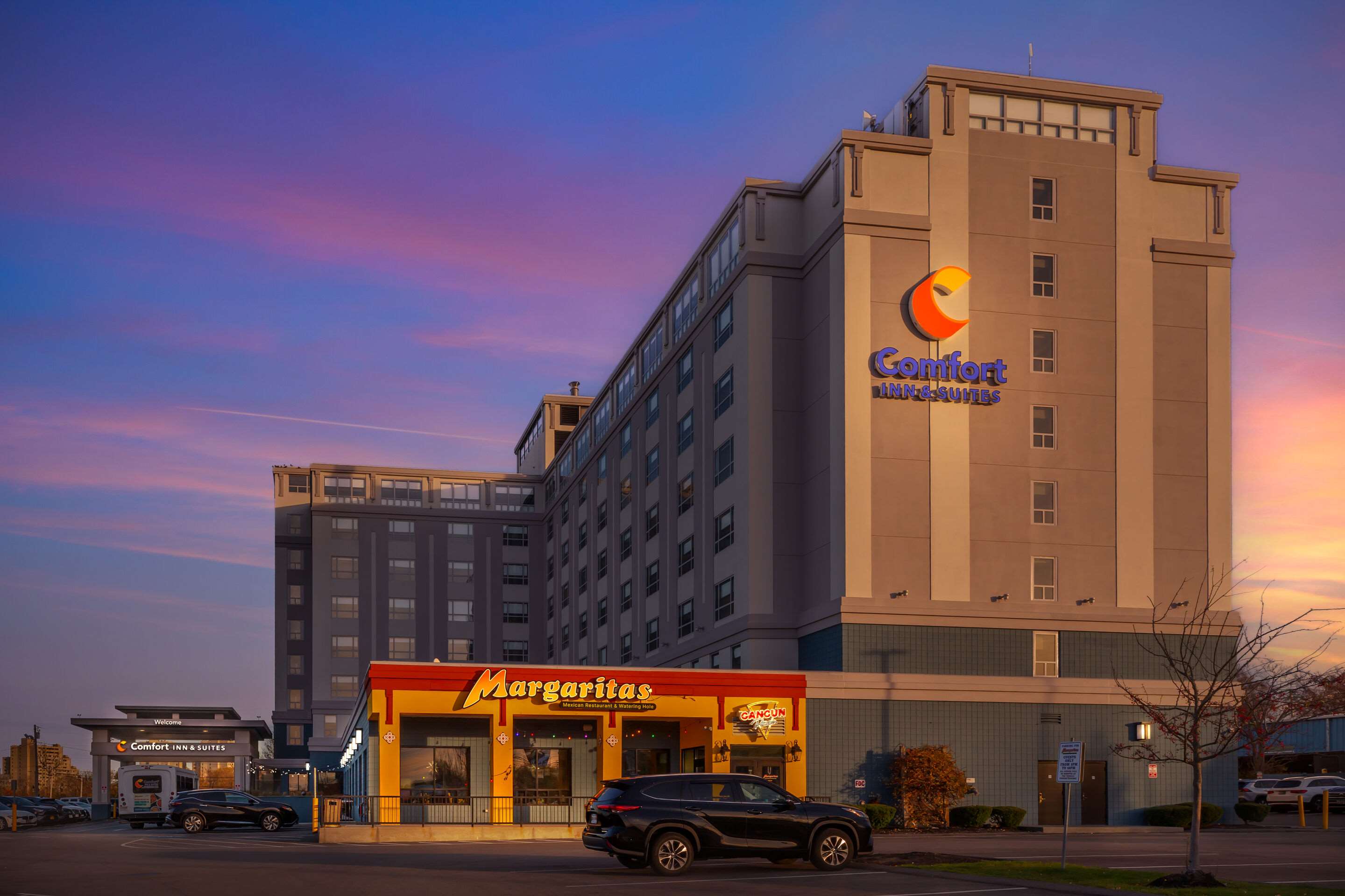 Twilight | Comfort Inn & Suites Logan International Airport