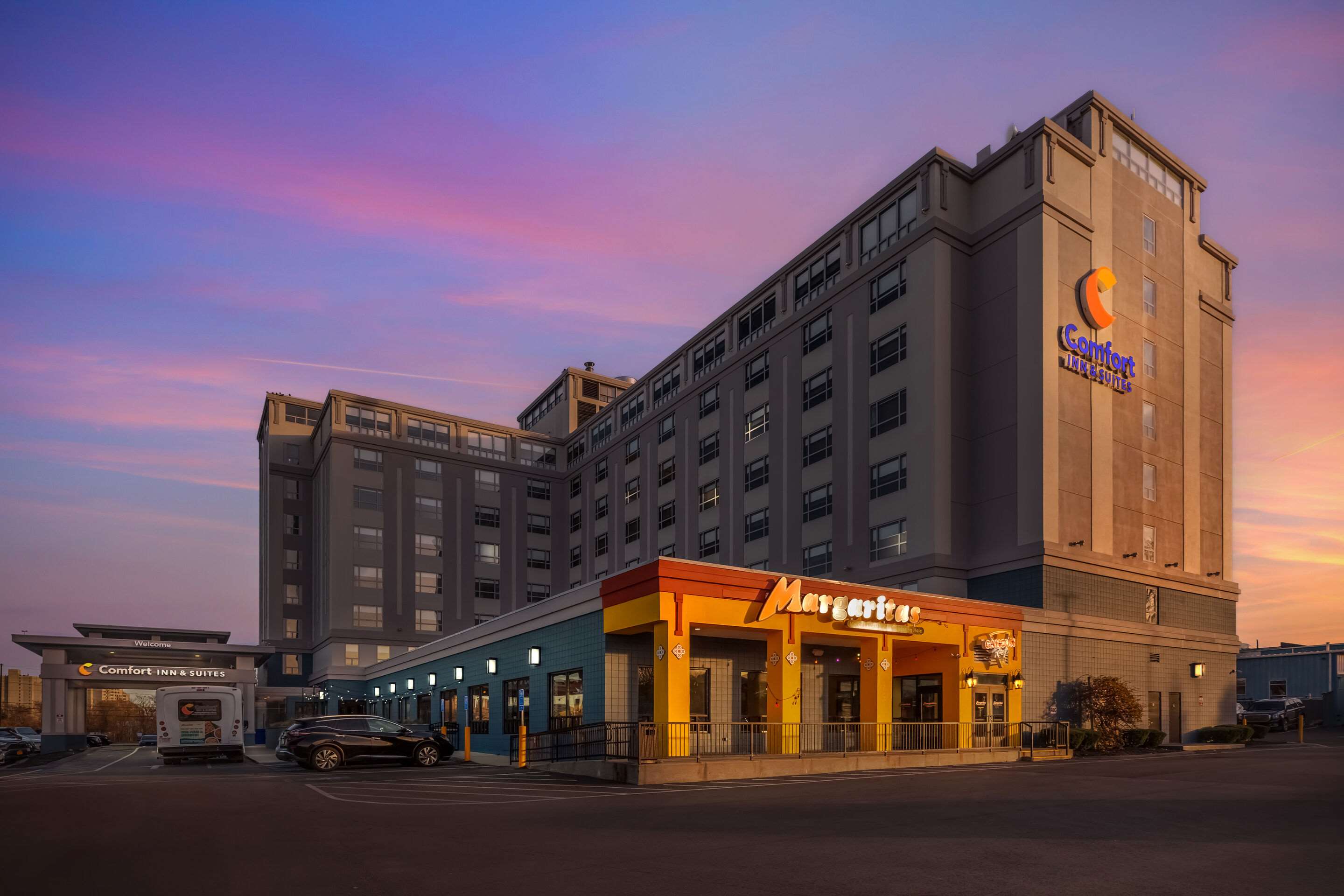 Twilight | Comfort Inn & Suites Logan International Airport