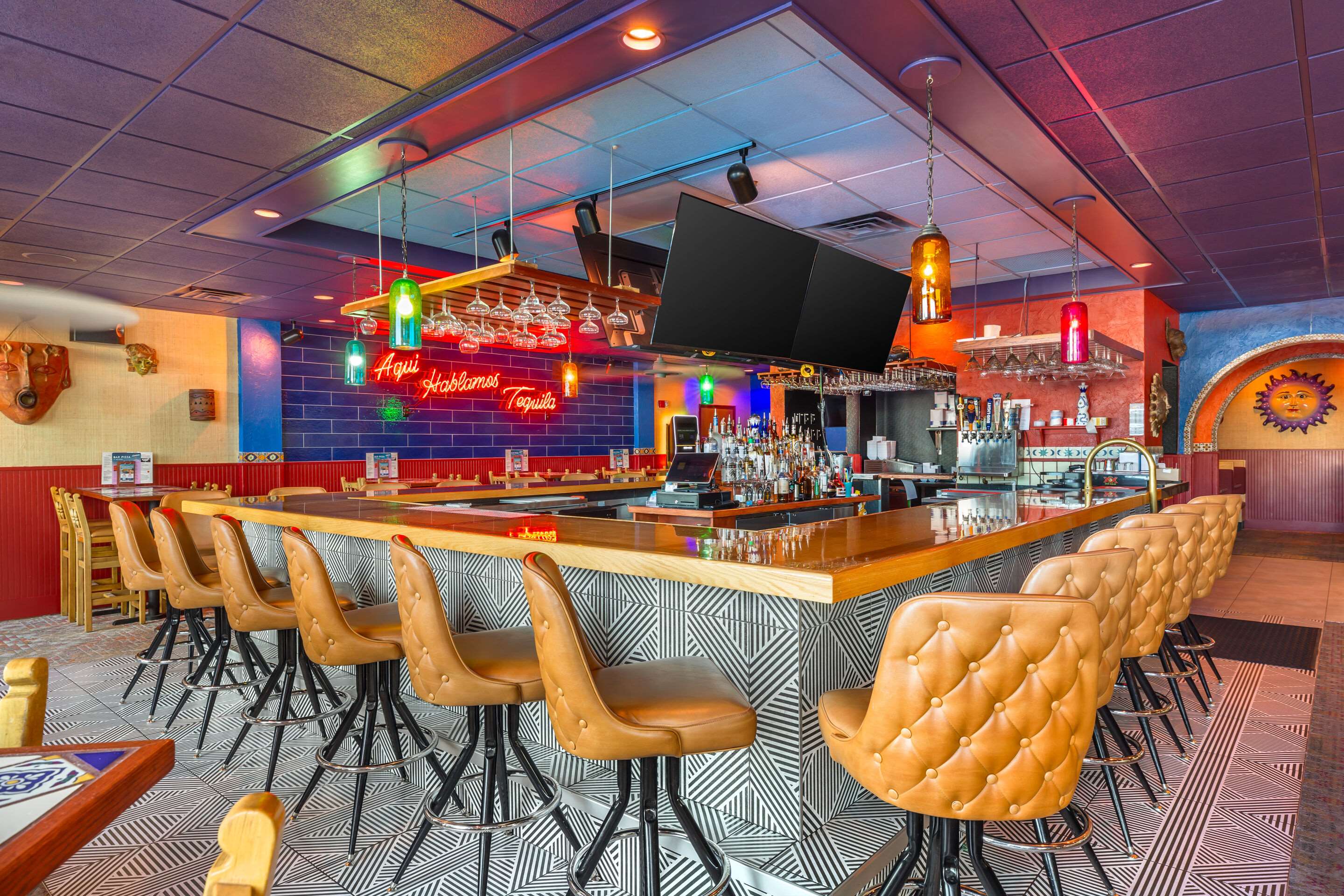 Hotel bar | Comfort Inn & Suites Logan International Airport