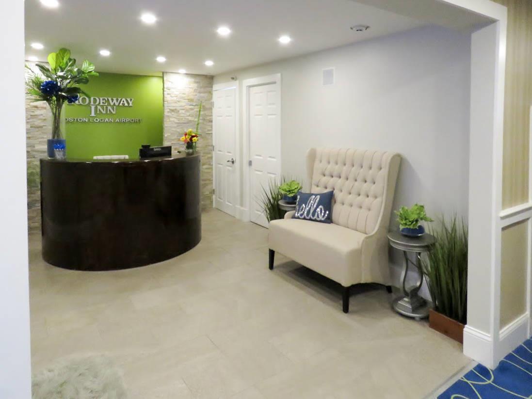 Lobby with sitting area | Rodeway Inn Boston Logan Airport