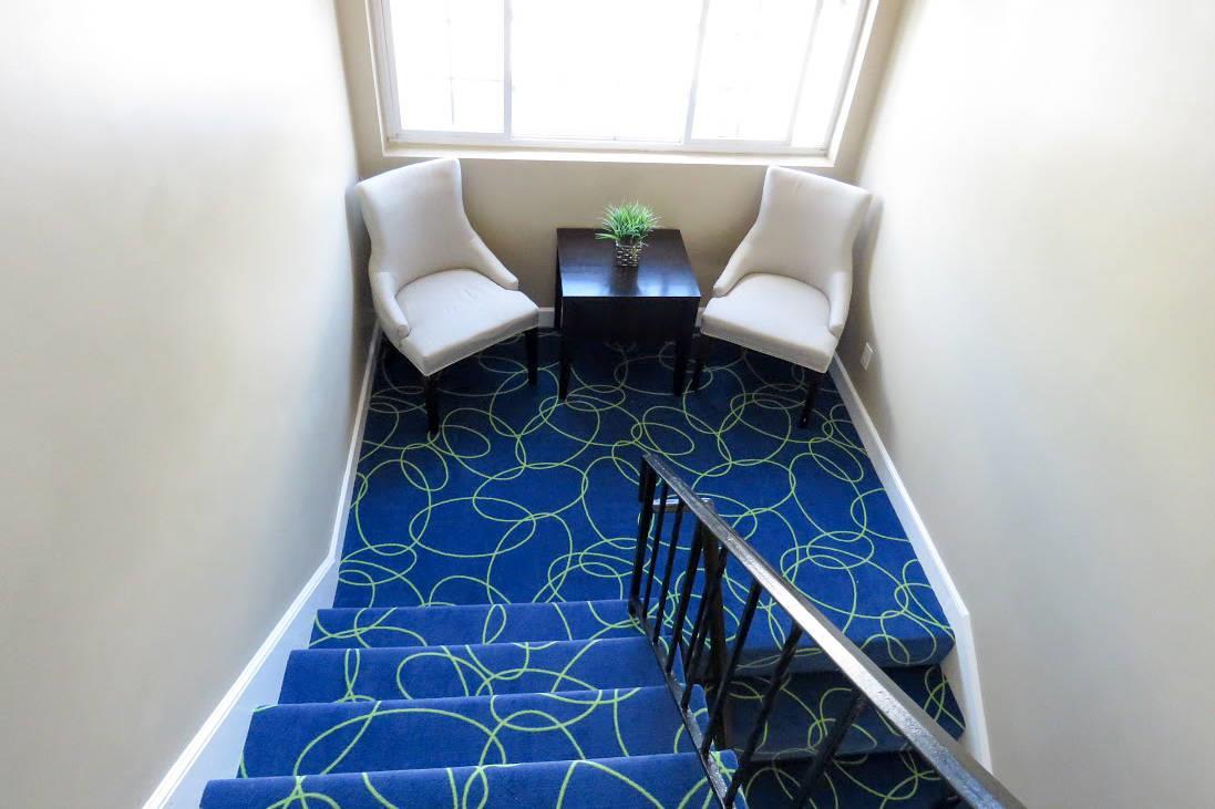 Hotel lounge area | Rodeway Inn Boston Logan Airport