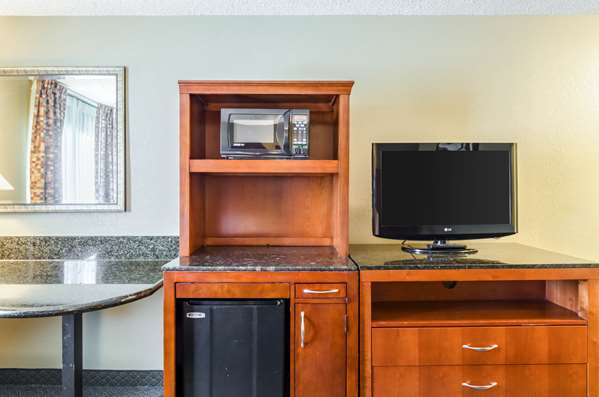  - Quality Inn Chicopee