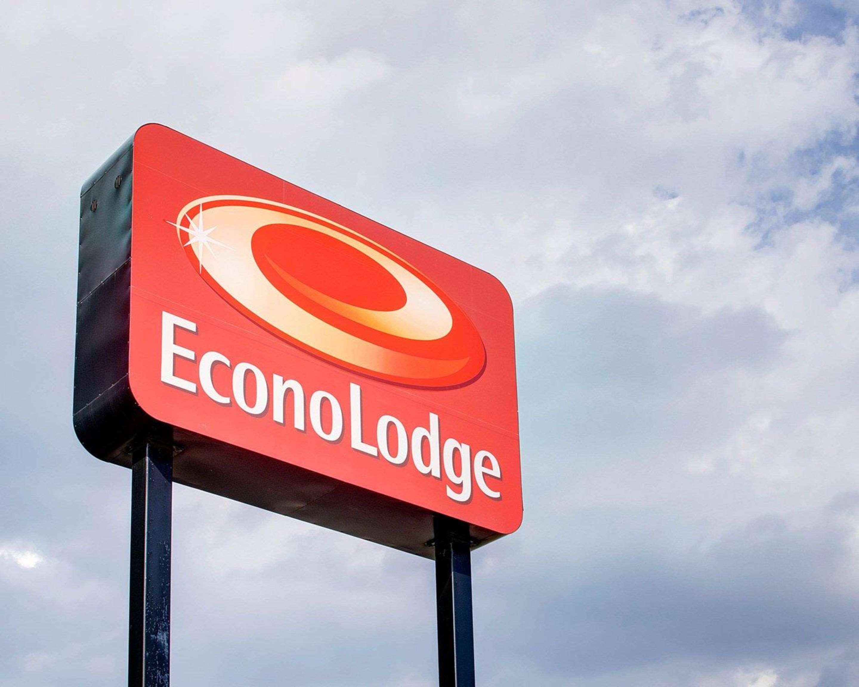 Hotel exterior | Econo Lodge Sharon