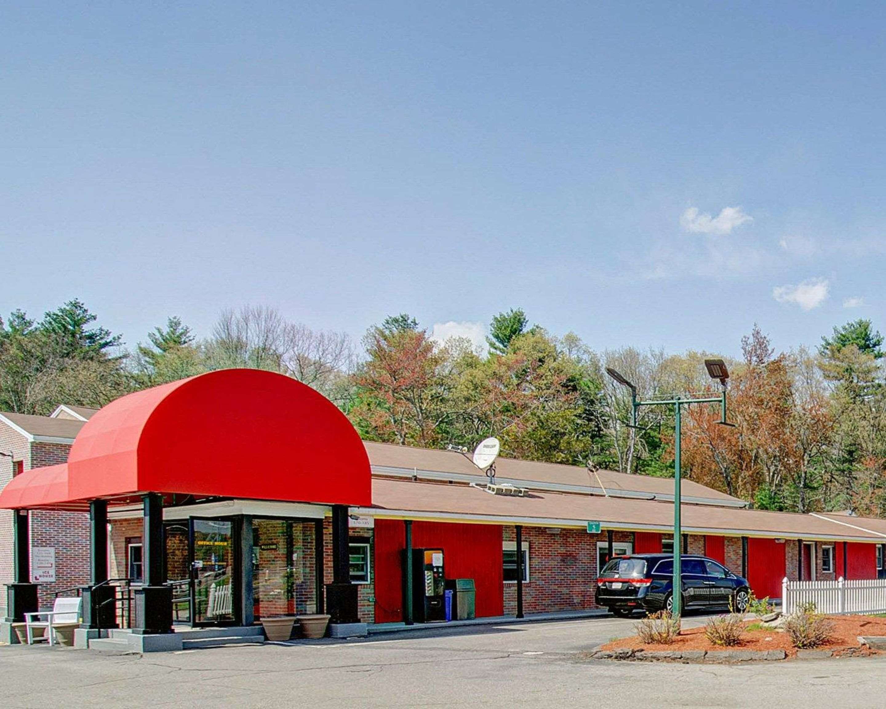 Hotel exterior | Econo Lodge Sharon