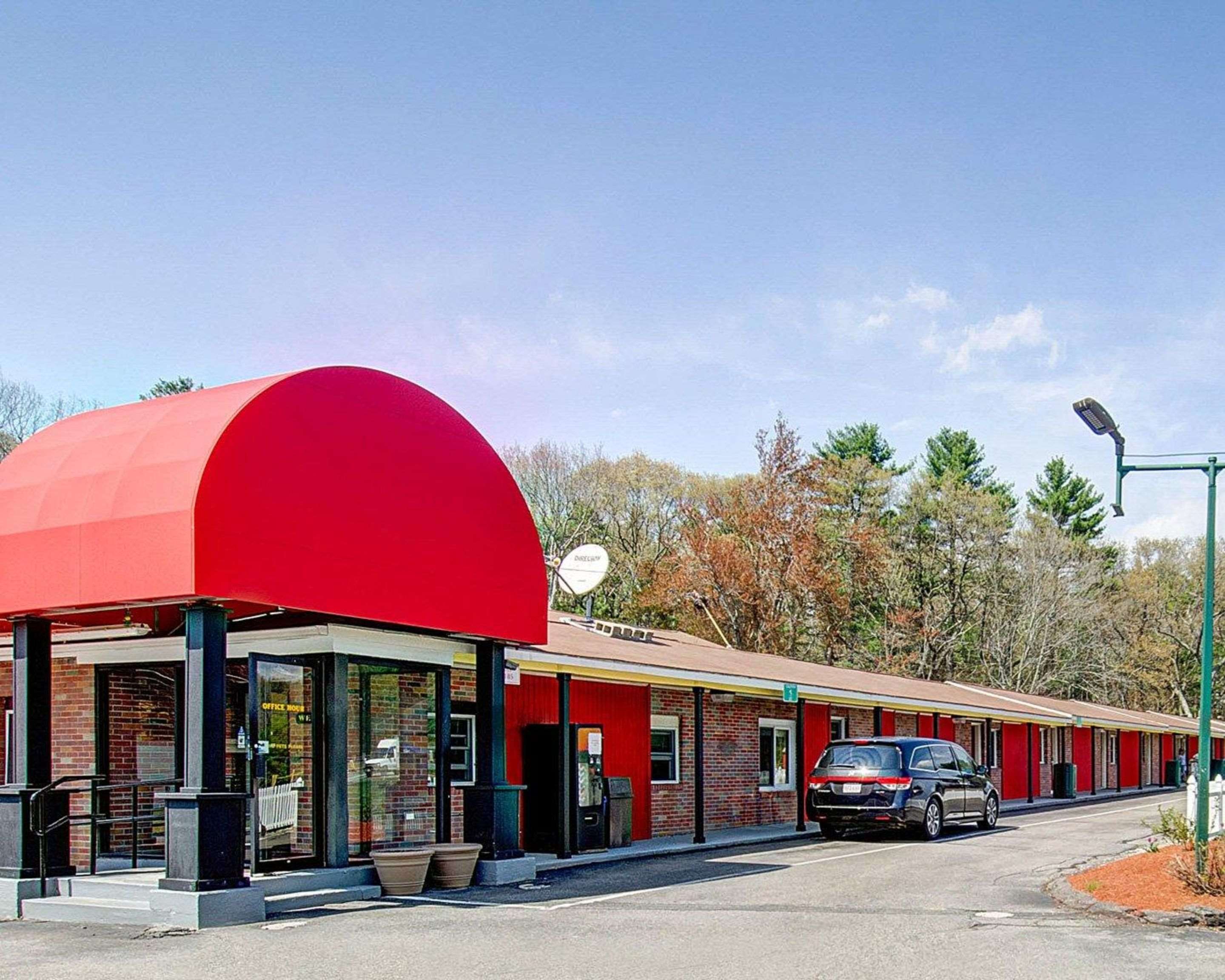 Hotel exterior | Econo Lodge Sharon