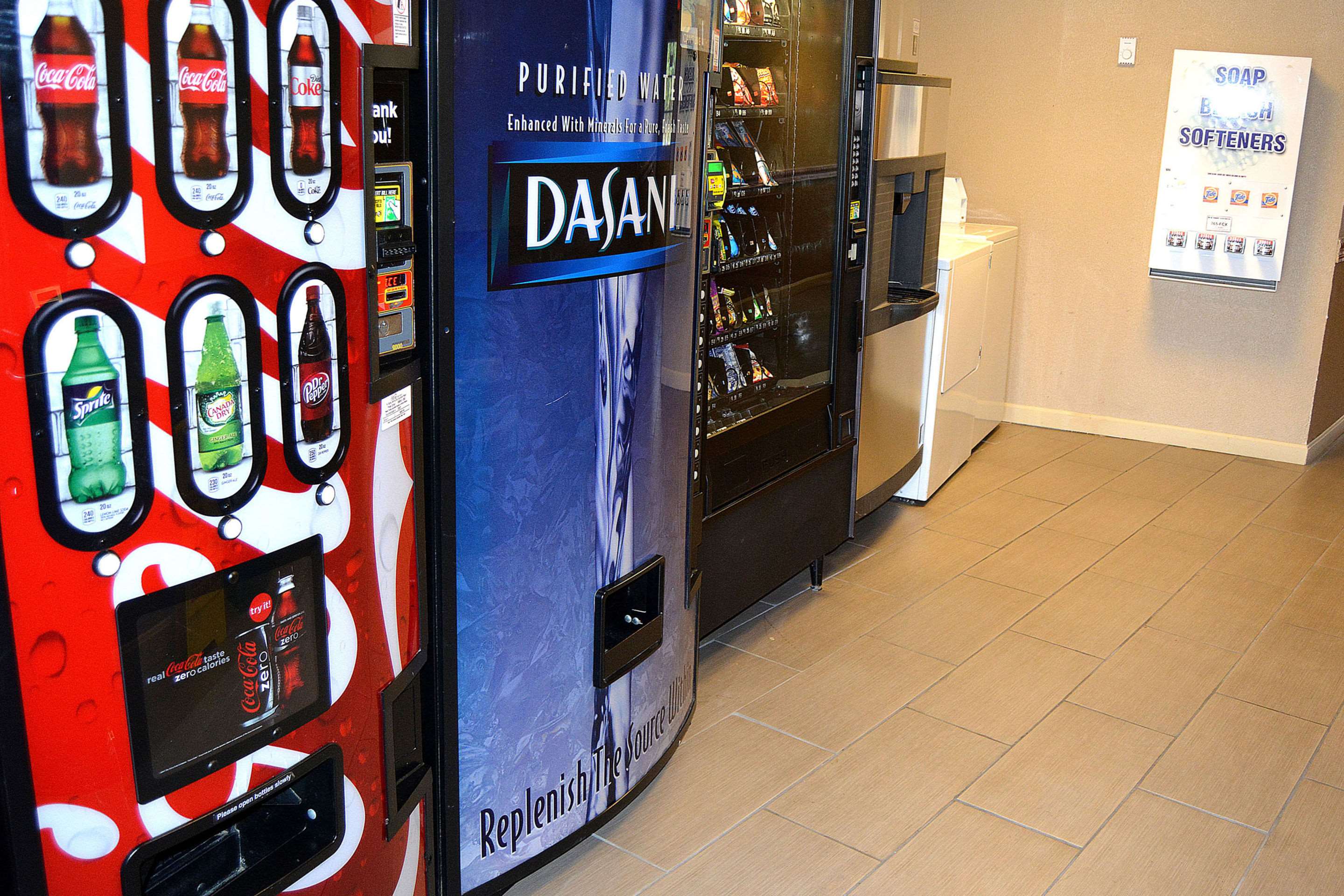 Hotel vending area | Quality Inn Raynham - Taunton