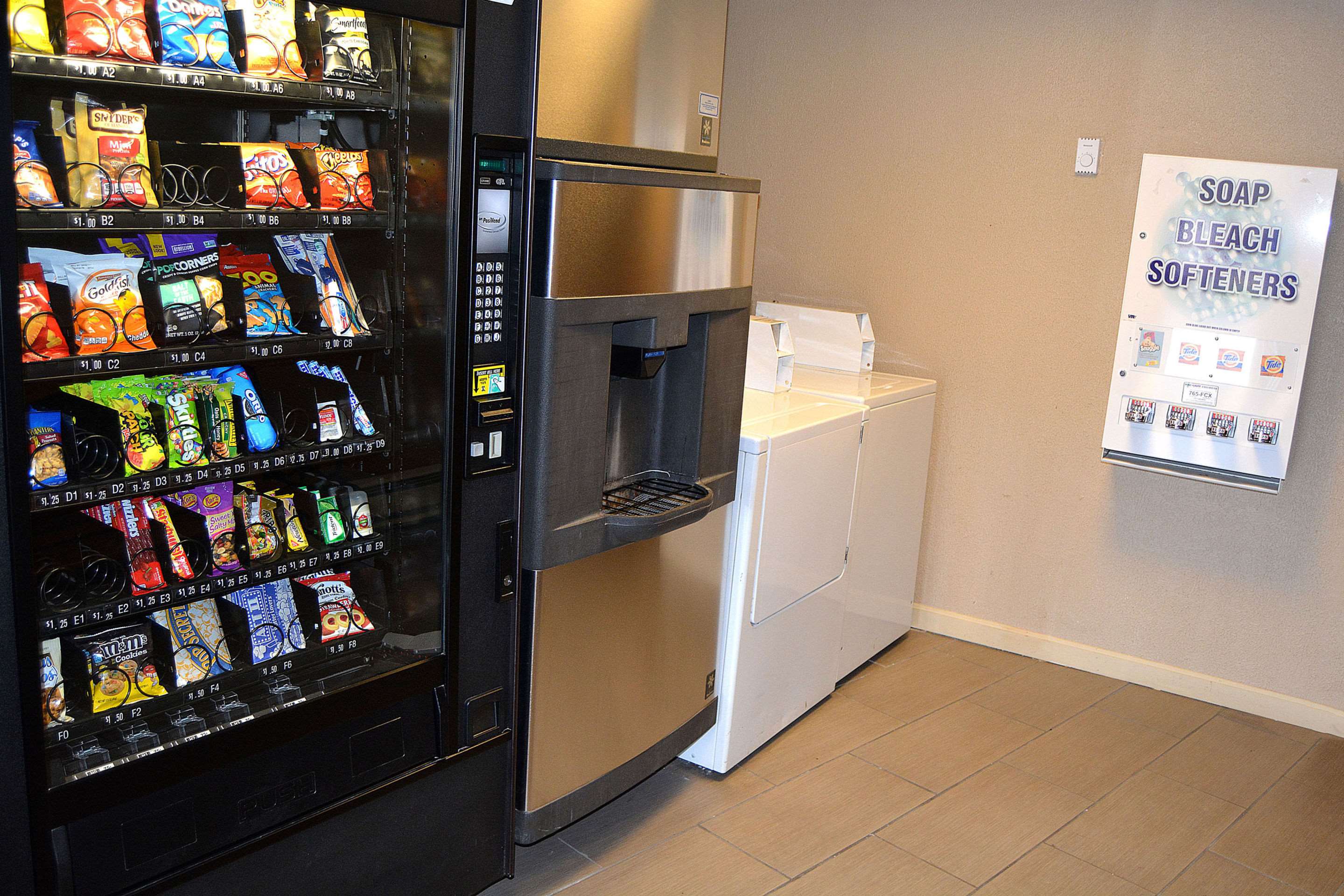 Hotel vending area | Quality Inn Raynham - Taunton