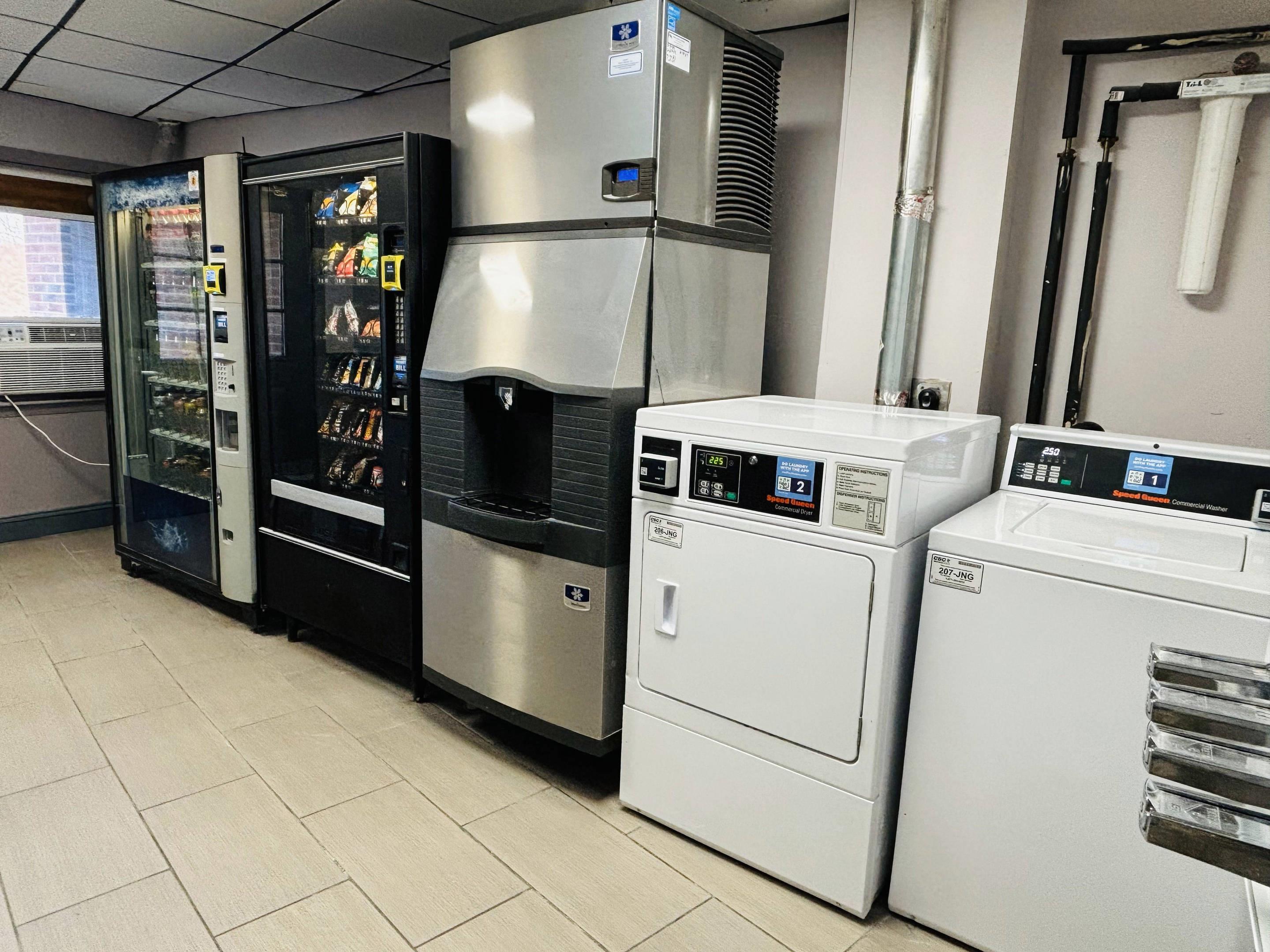Hotel vending area | Quality Inn Raynham - Taunton