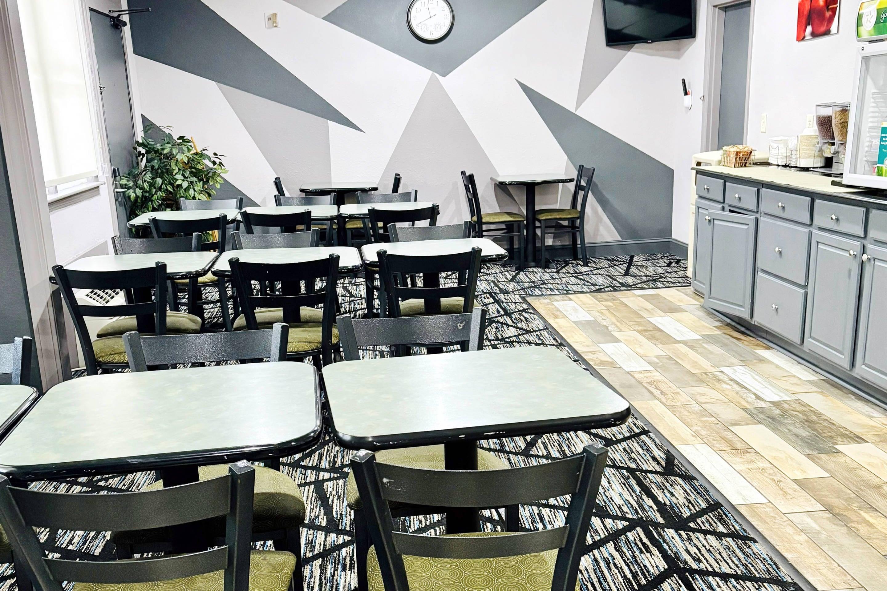 Breakfast area | Quality Inn Raynham - Taunton
