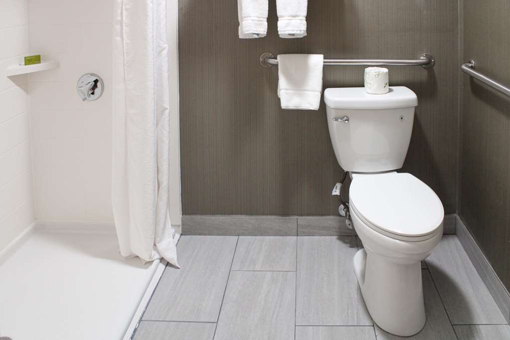 THE BLACK SWAN LEE-LENOX AN ASCEND-guestroom-Guest Room,Suite,On-Site.jpg