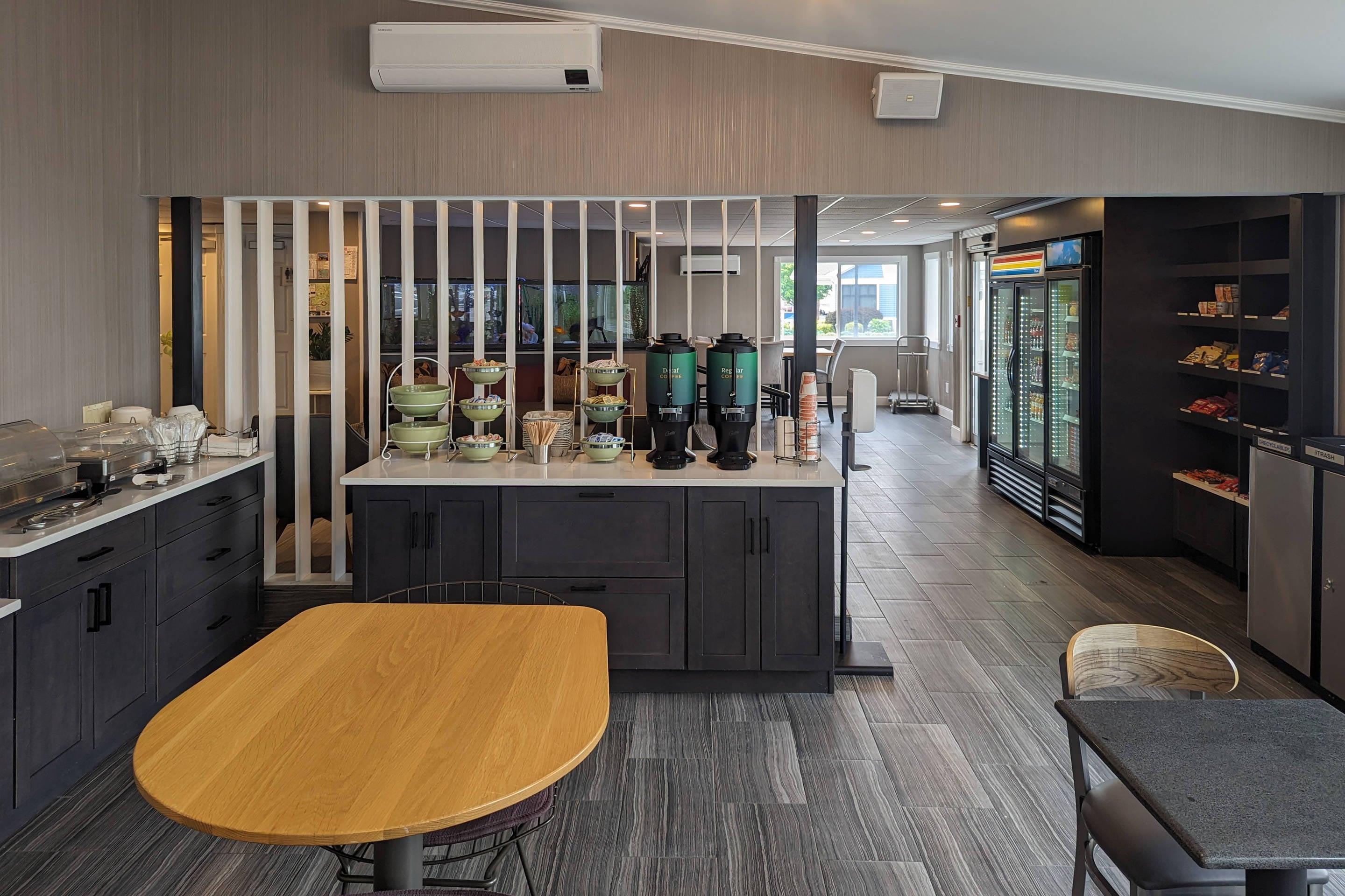 Breakfast area | Quality Inn & Suites Northampton - Amherst