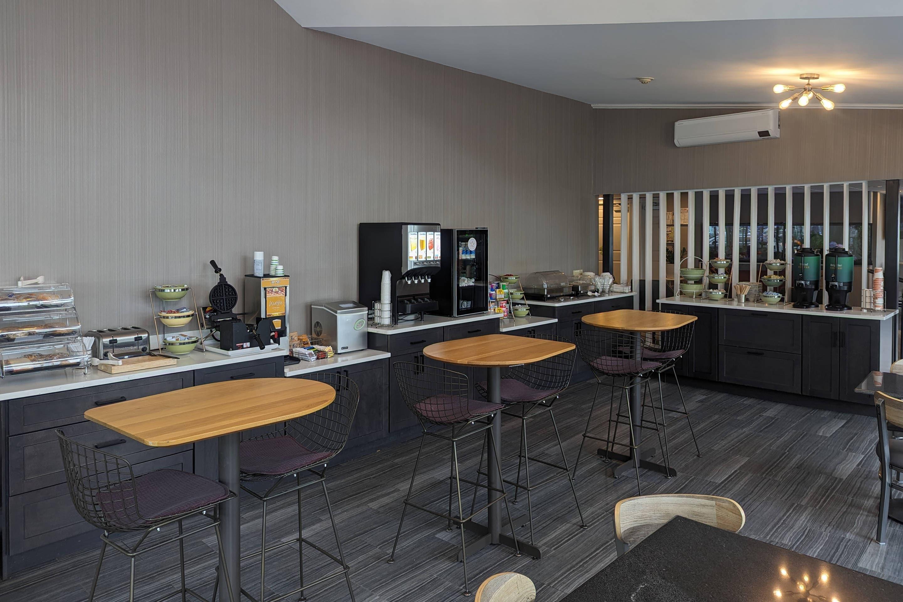 Breakfast area | Quality Inn & Suites Northampton - Amherst