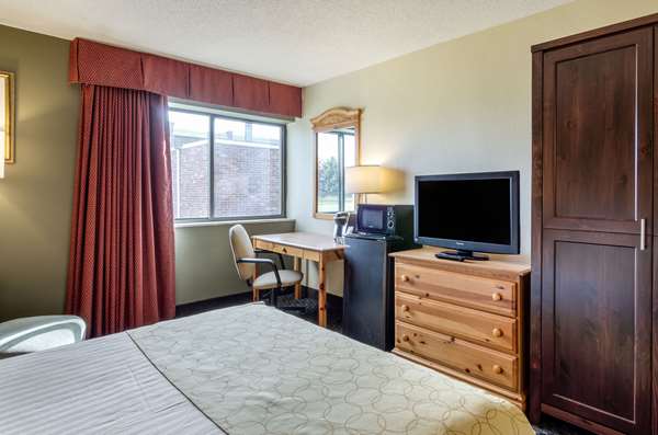  - Clarion Inn Seekonk - I-195, Exit 1