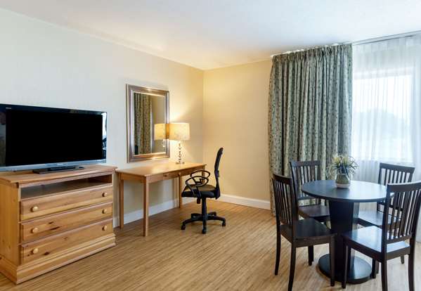 Suite - Clarion Inn Seekonk - I-195, Exit 1