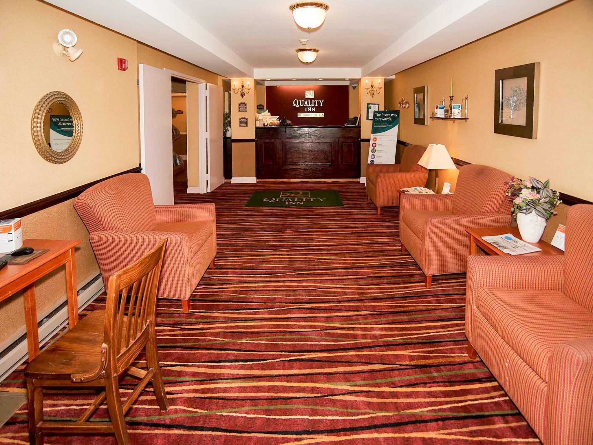 Hotel lobby | Quality Inn