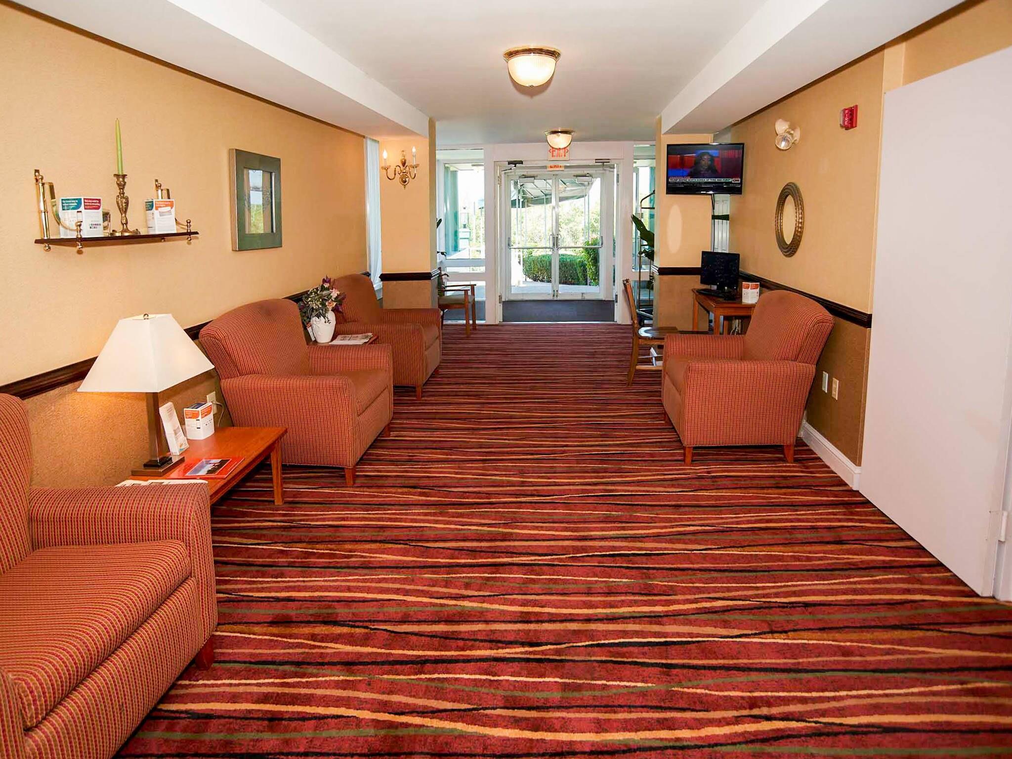 Hotel lobby | Quality Inn