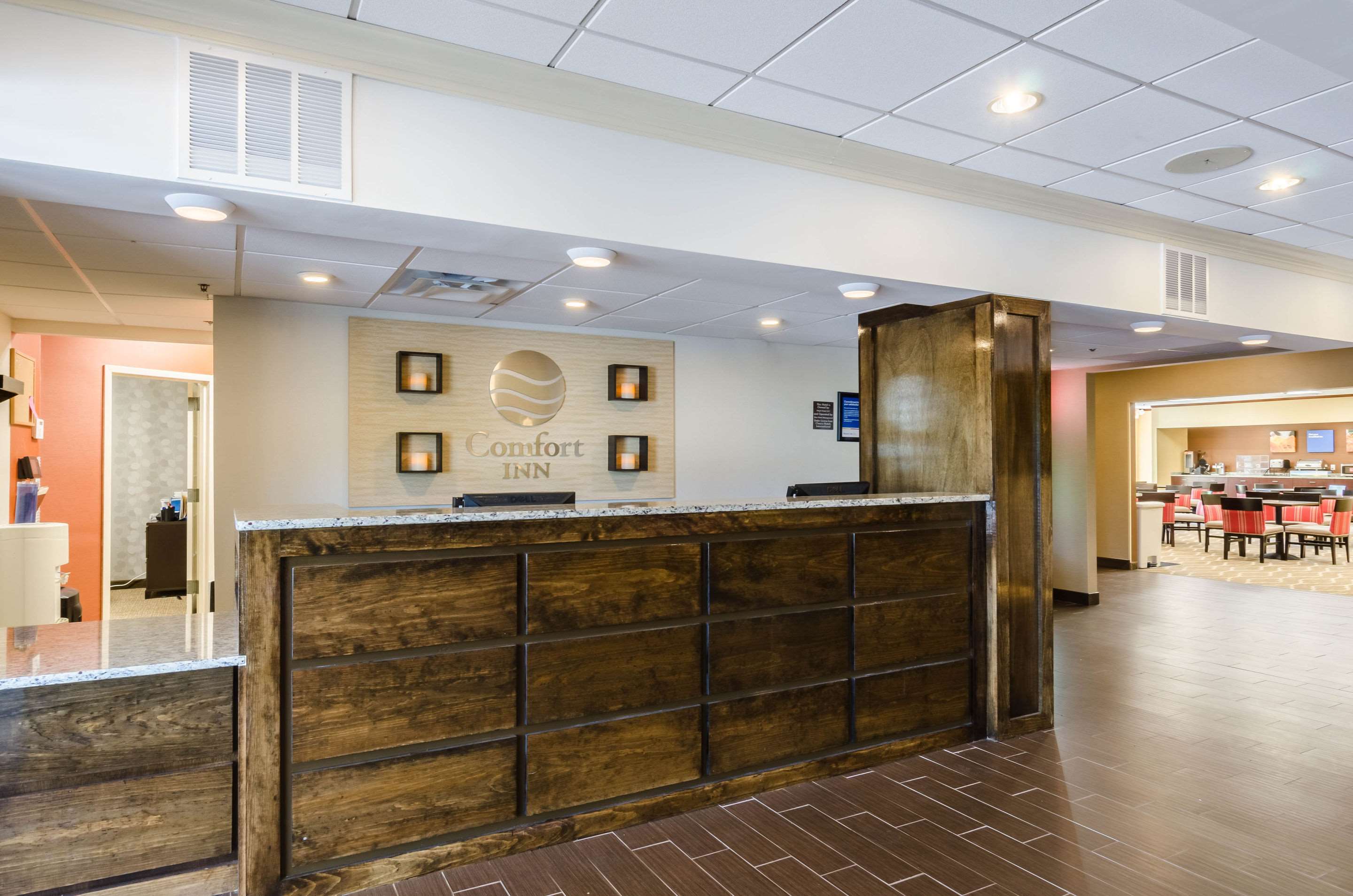 Hotel lobby | Comfort Inn Randolph - Boston