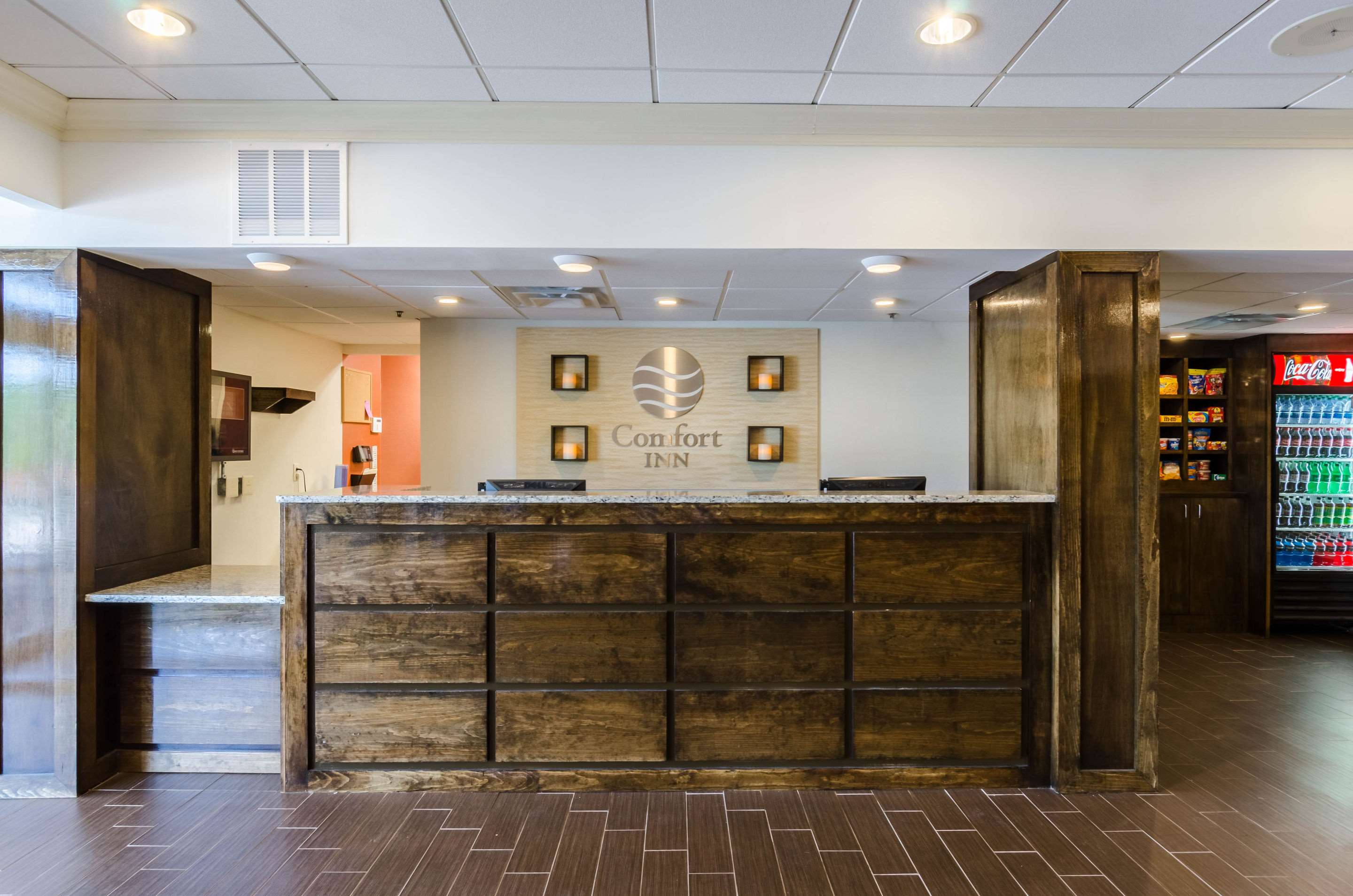 Hotel lobby | Comfort Inn Randolph - Boston