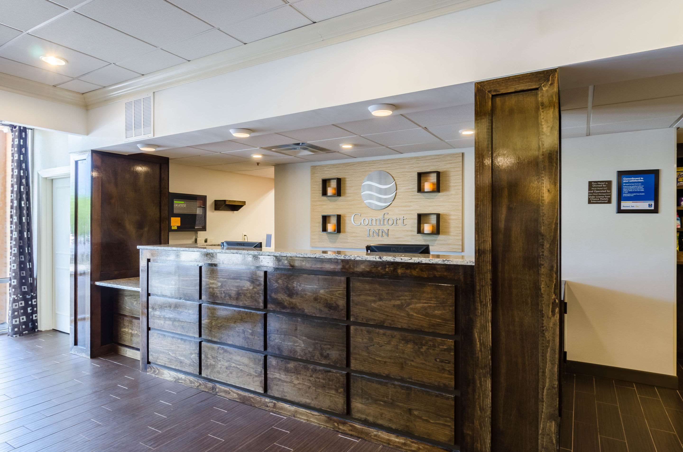 Hotel lobby | Comfort Inn Randolph - Boston