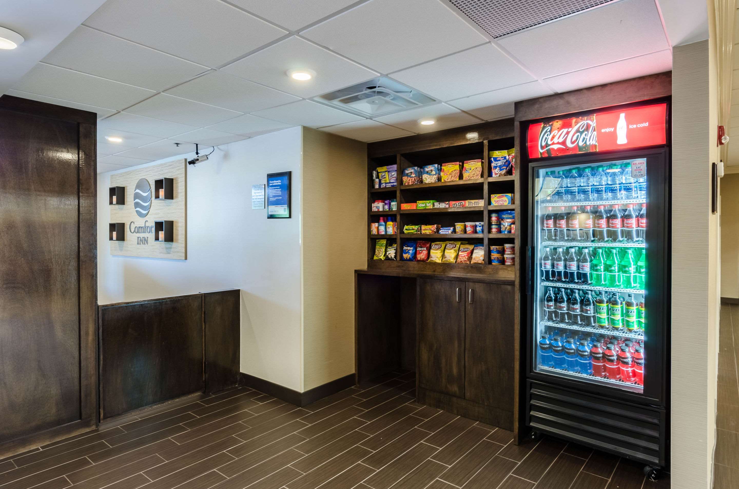 Hotel vending area | Comfort Inn Randolph - Boston