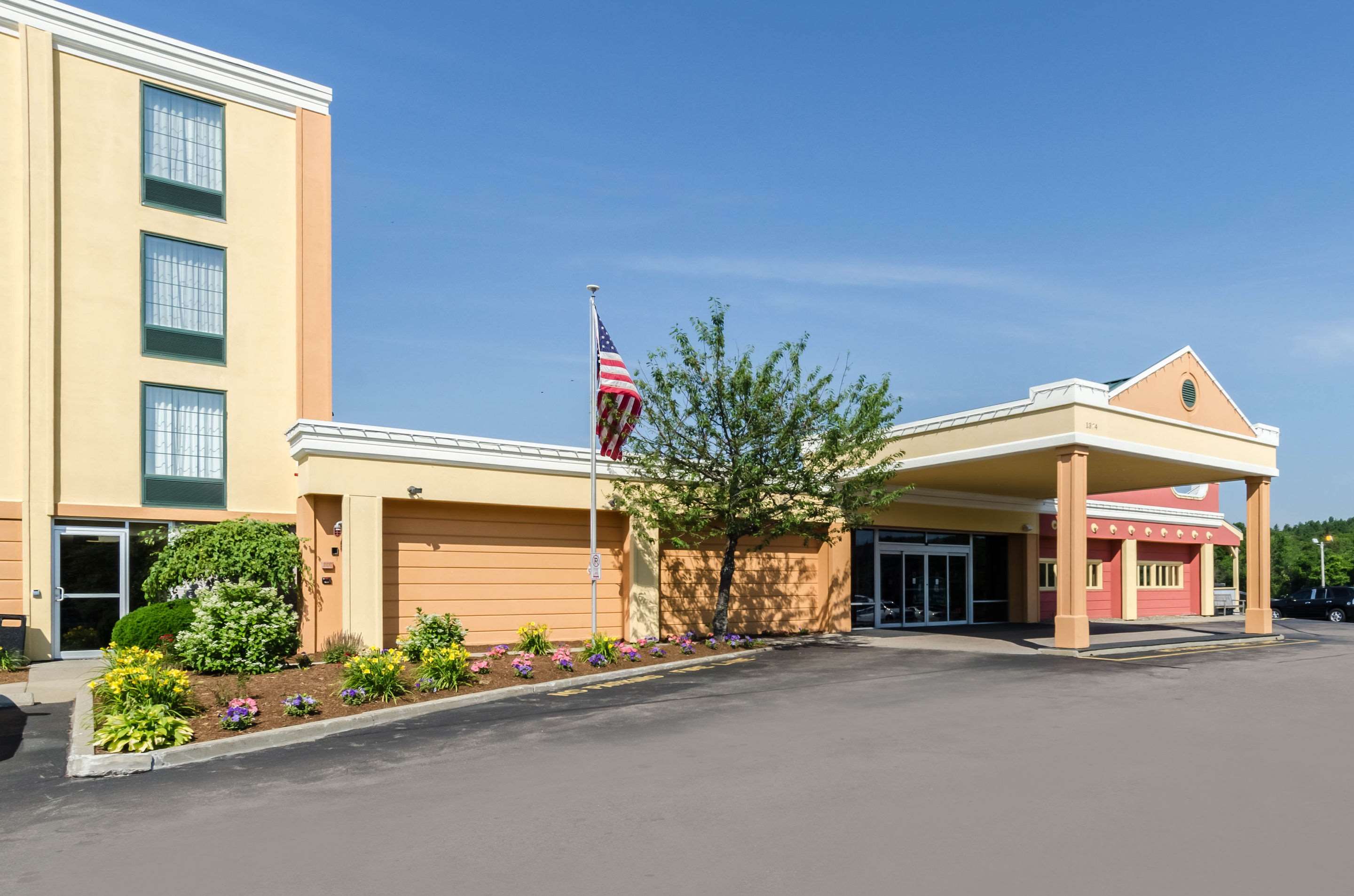 Hotel exterior | Comfort Inn Randolph - Boston