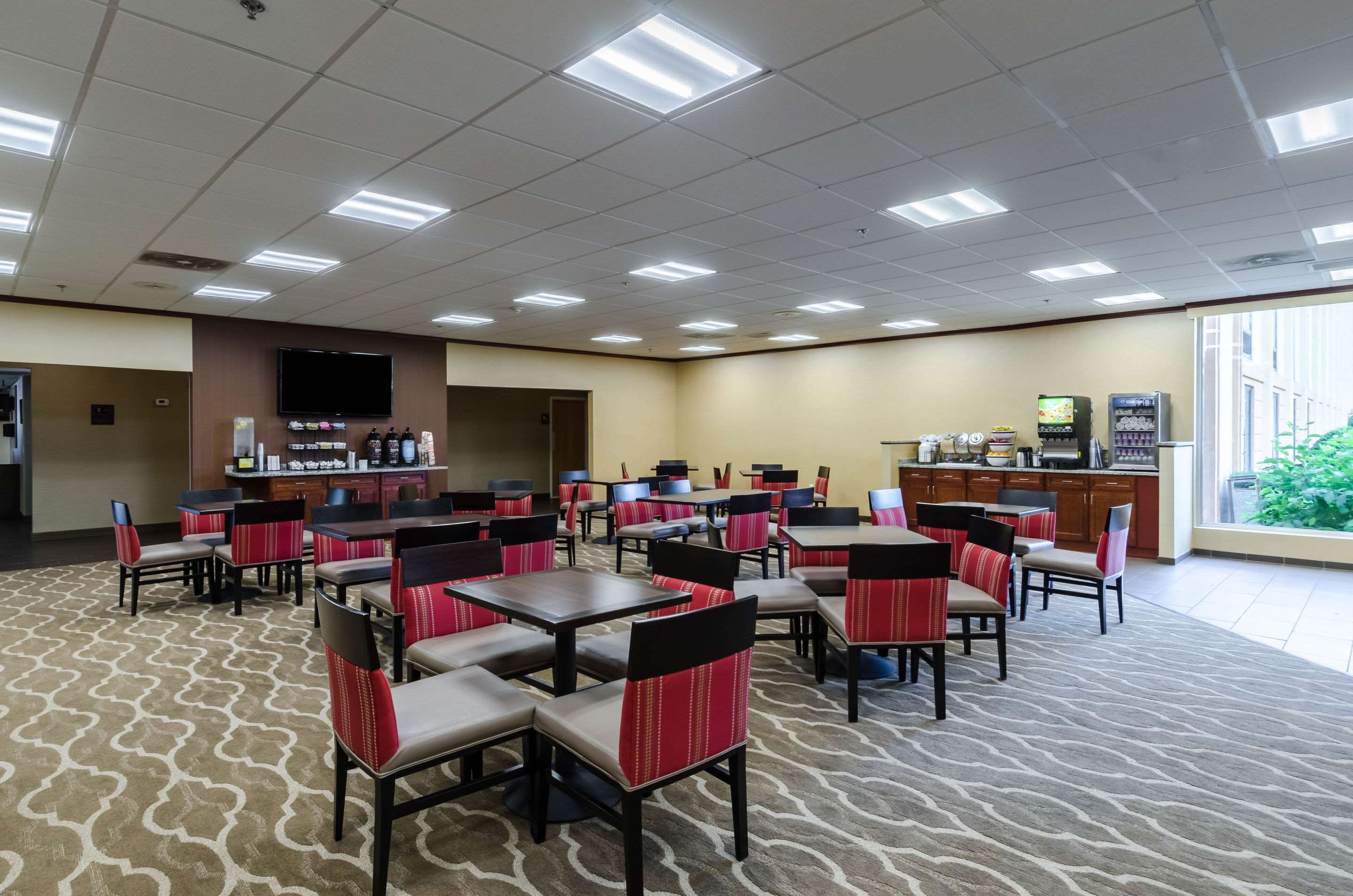 Breakfast area | Comfort Inn Randolph - Boston