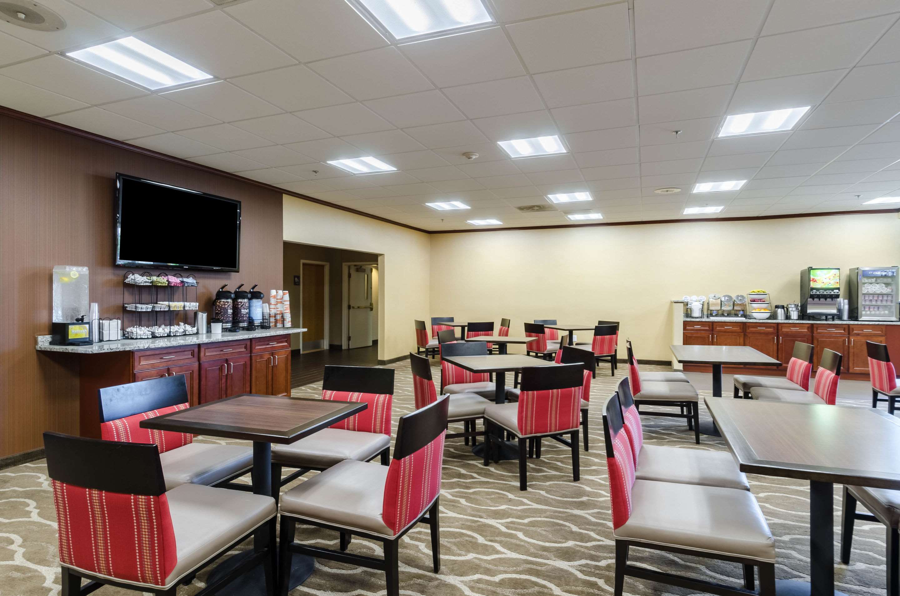 Breakfast area | Comfort Inn Randolph - Boston