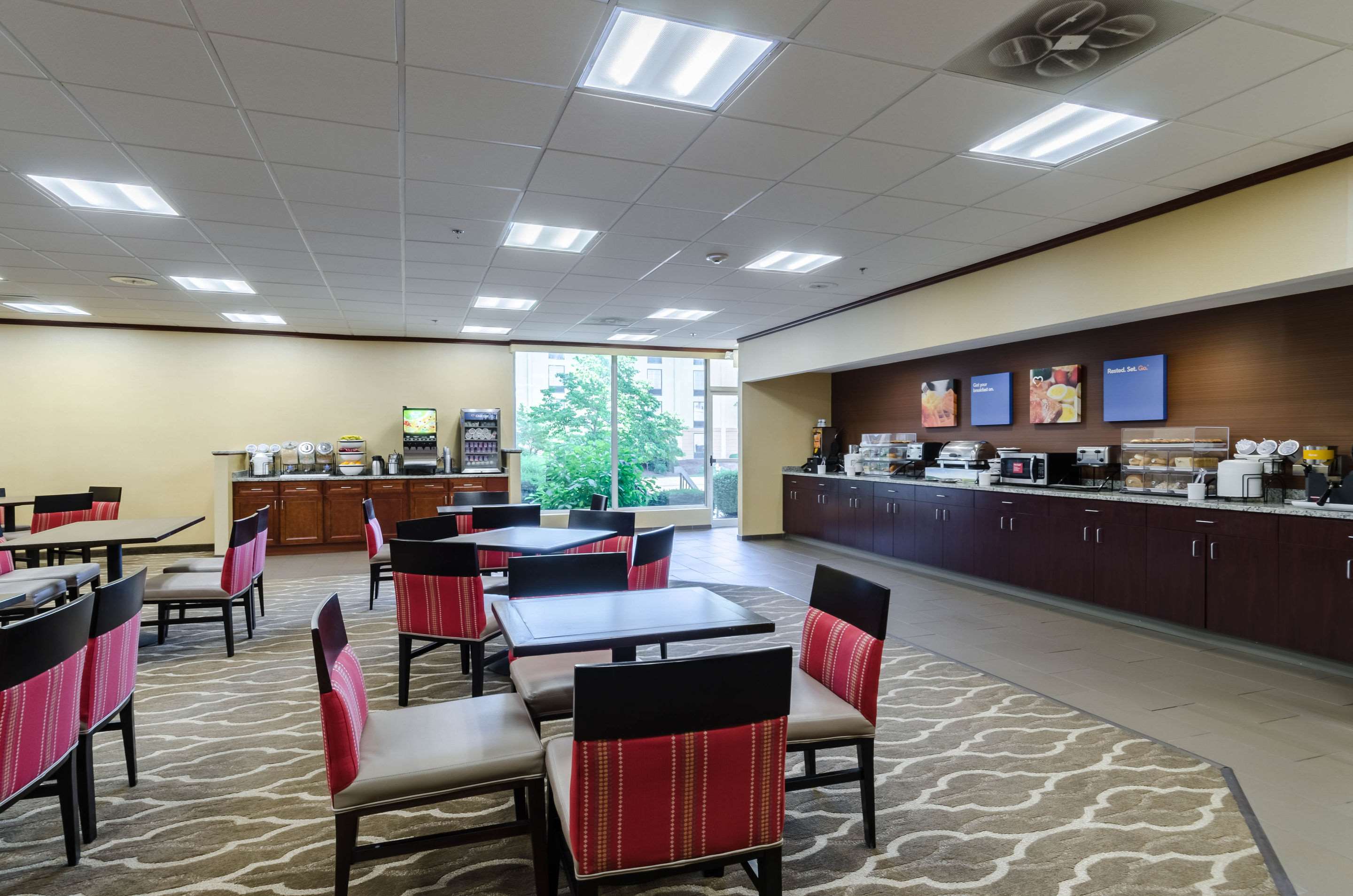 Breakfast area | Comfort Inn Randolph - Boston