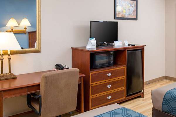  - Econo Lodge Sturbridge