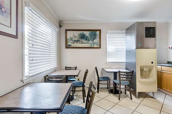 Amenities - Econo Lodge Sturbridge