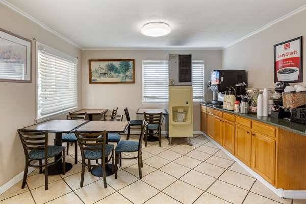 Amenities - Econo Lodge Sturbridge
