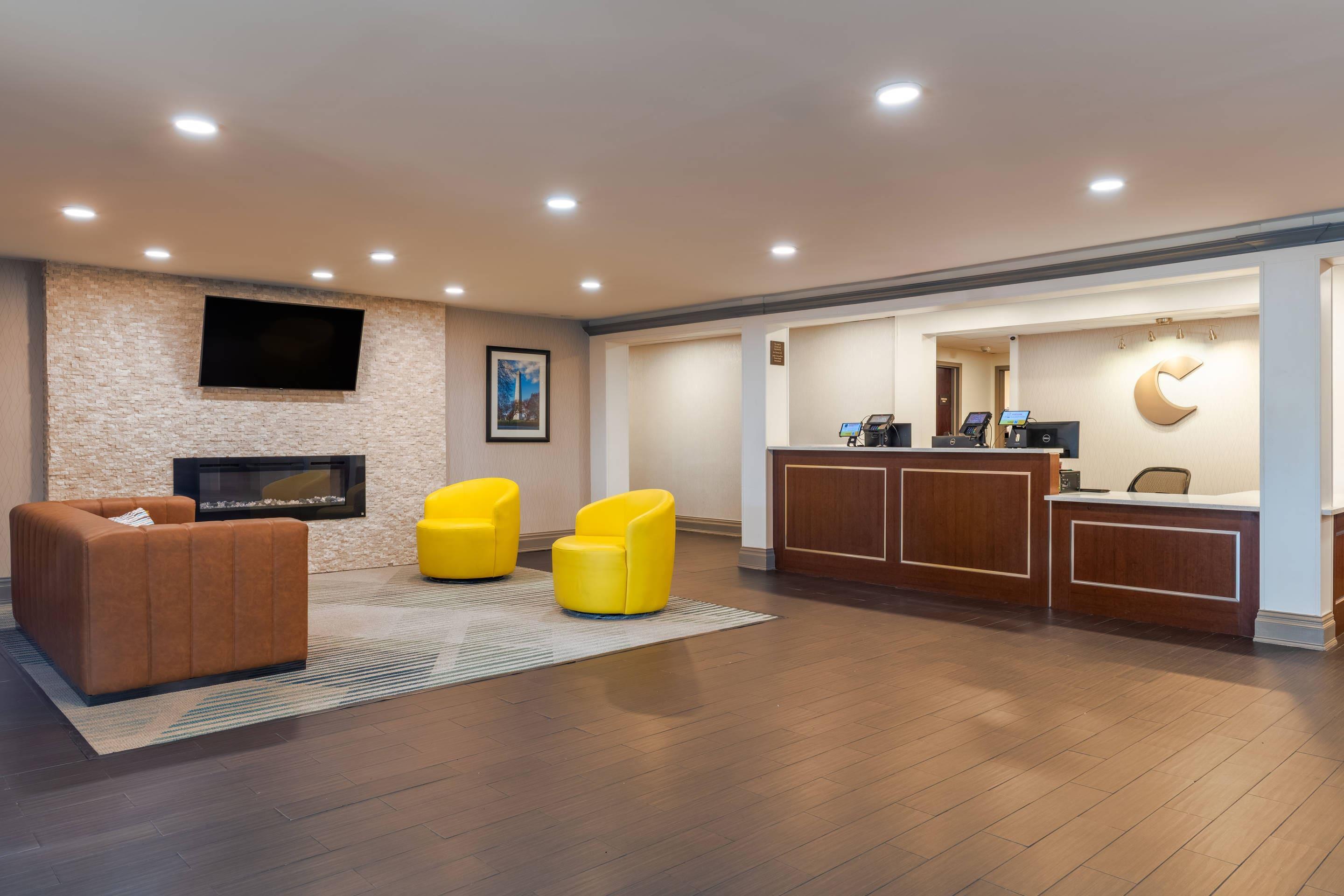 Lobby with sitting area | Comfort Inn Danvers - Boston North Shore
