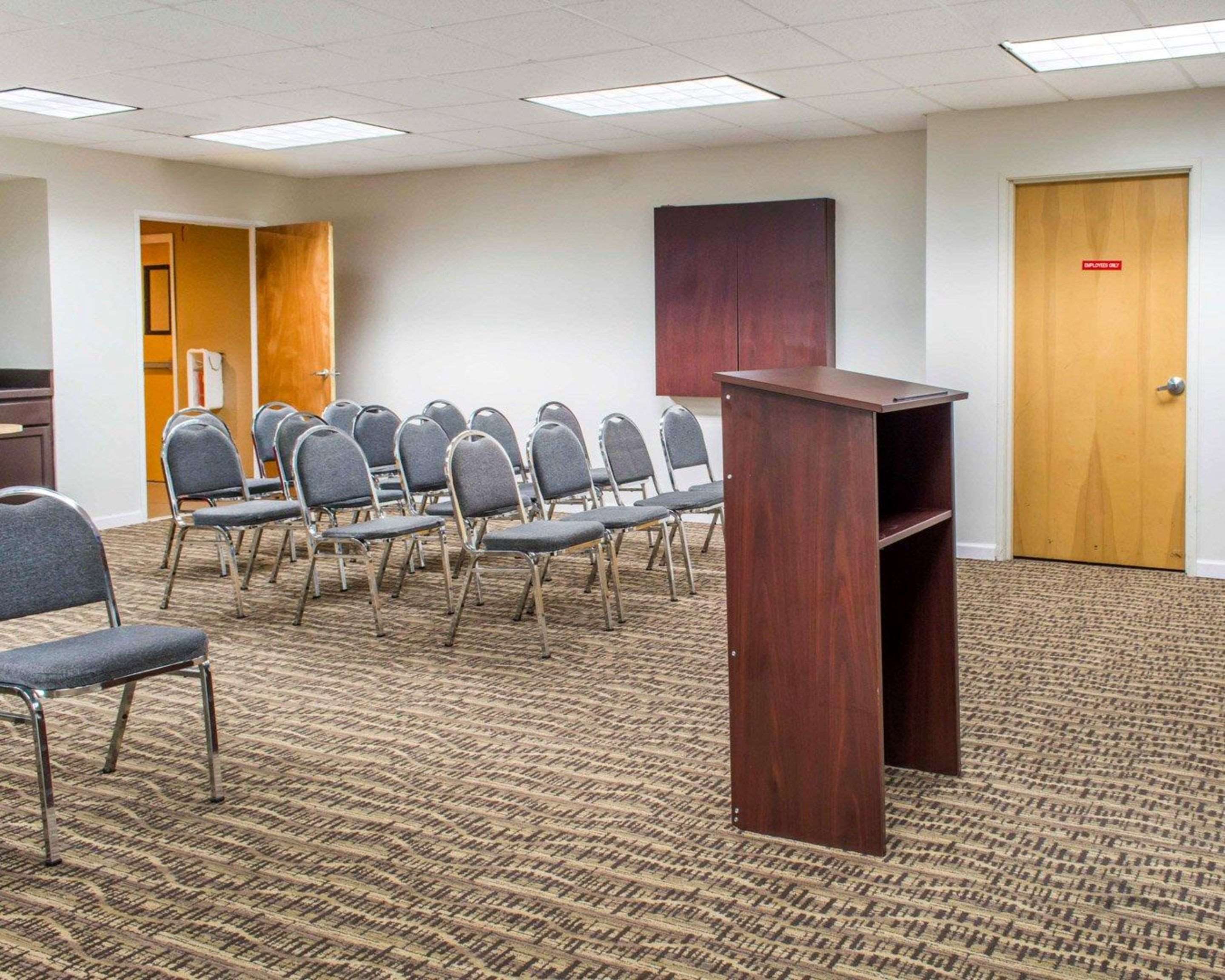 Meeting room | Comfort Suites Waldorf