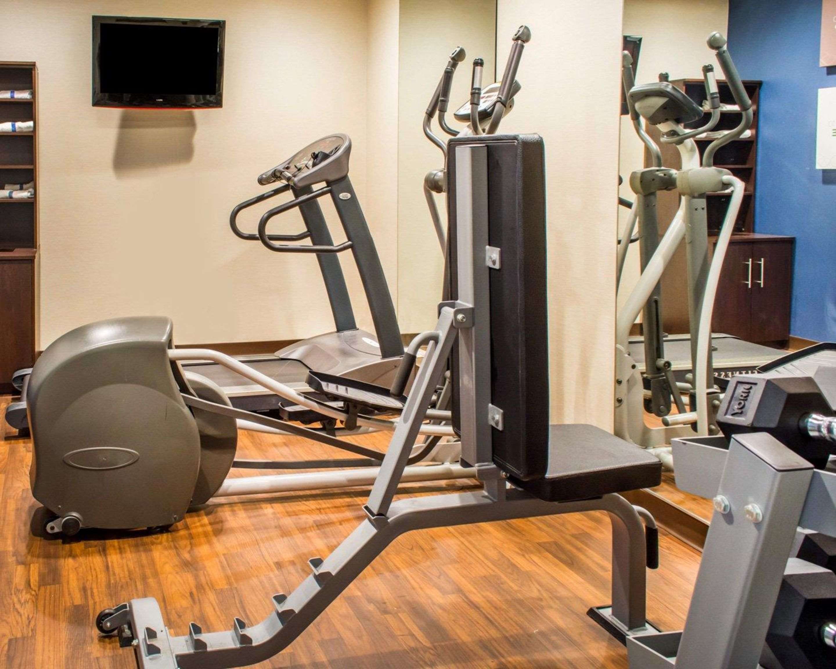 Fitness center | Comfort Suites Waldorf