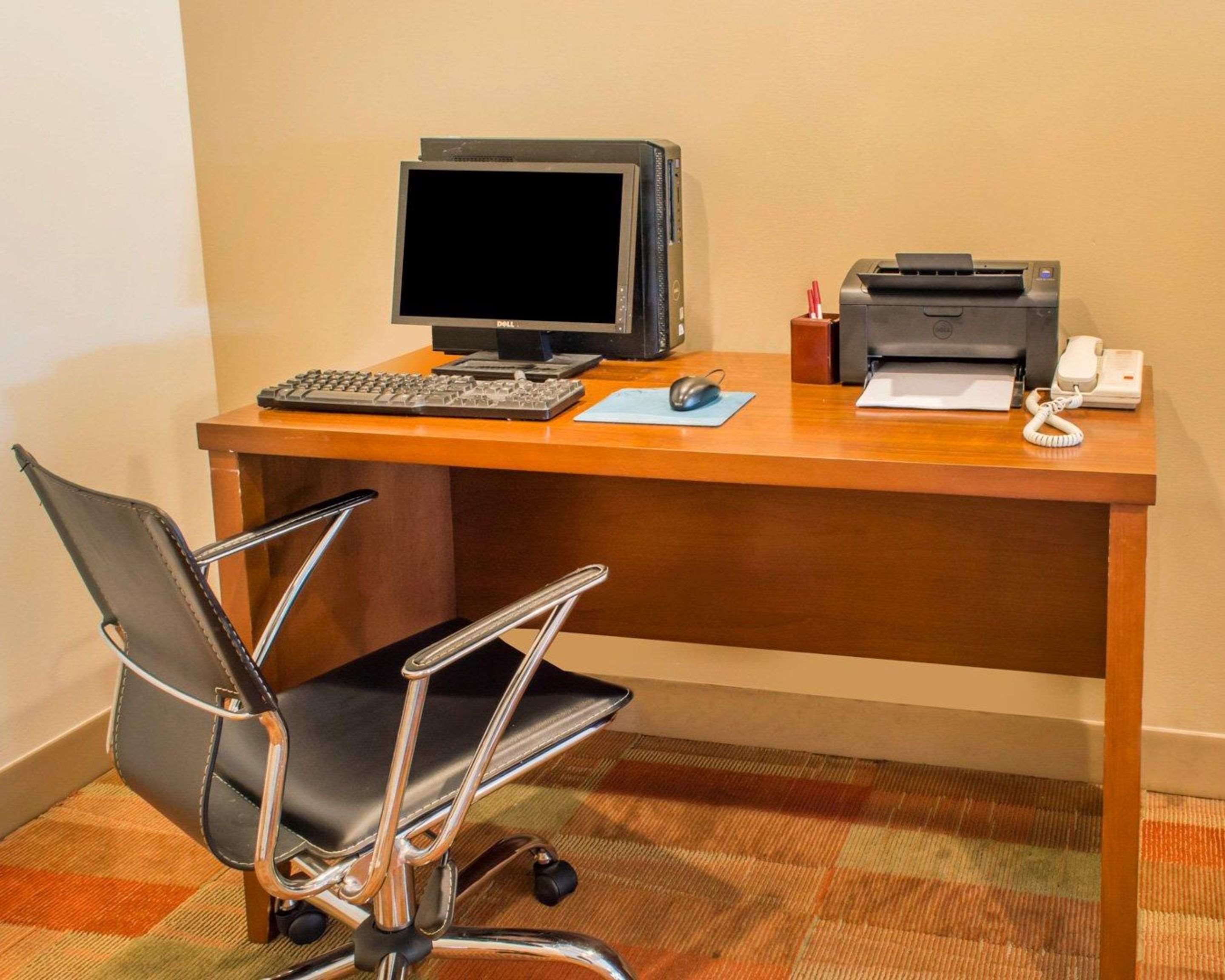 Business center | Comfort Suites Waldorf