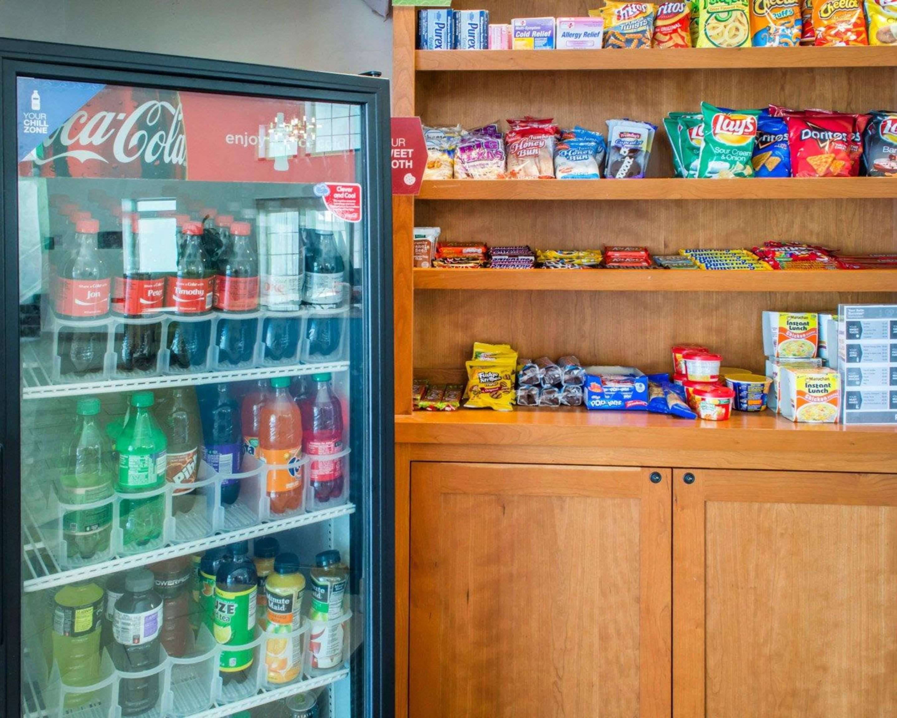 Hotel marketplace | Comfort Suites Waldorf