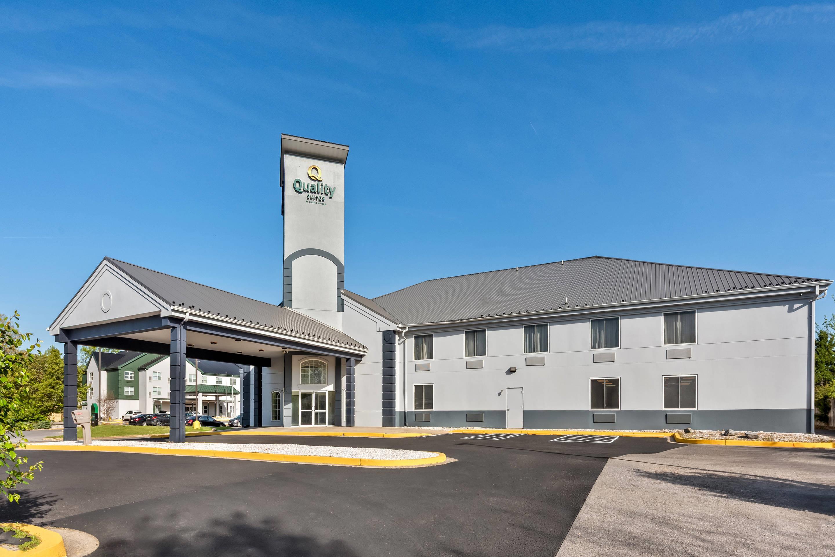 Hotel exterior | Comfort Suites Waldorf