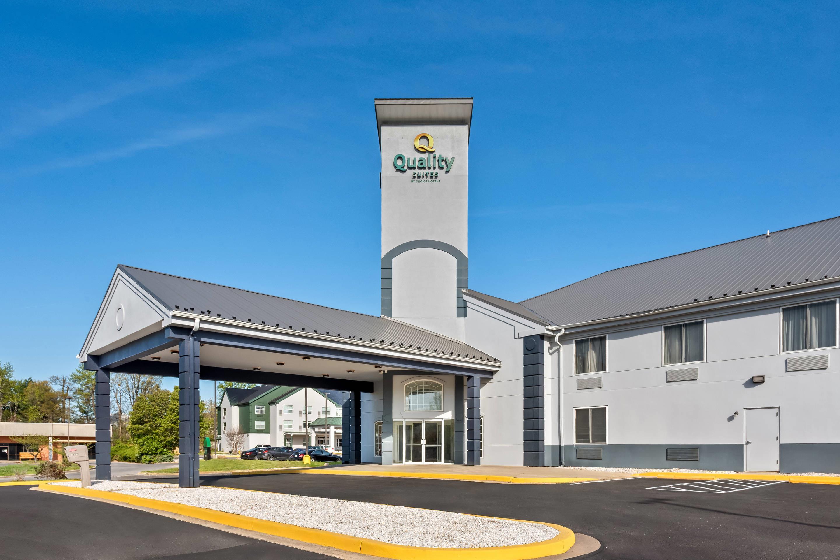 Hotel exterior | Comfort Suites Waldorf